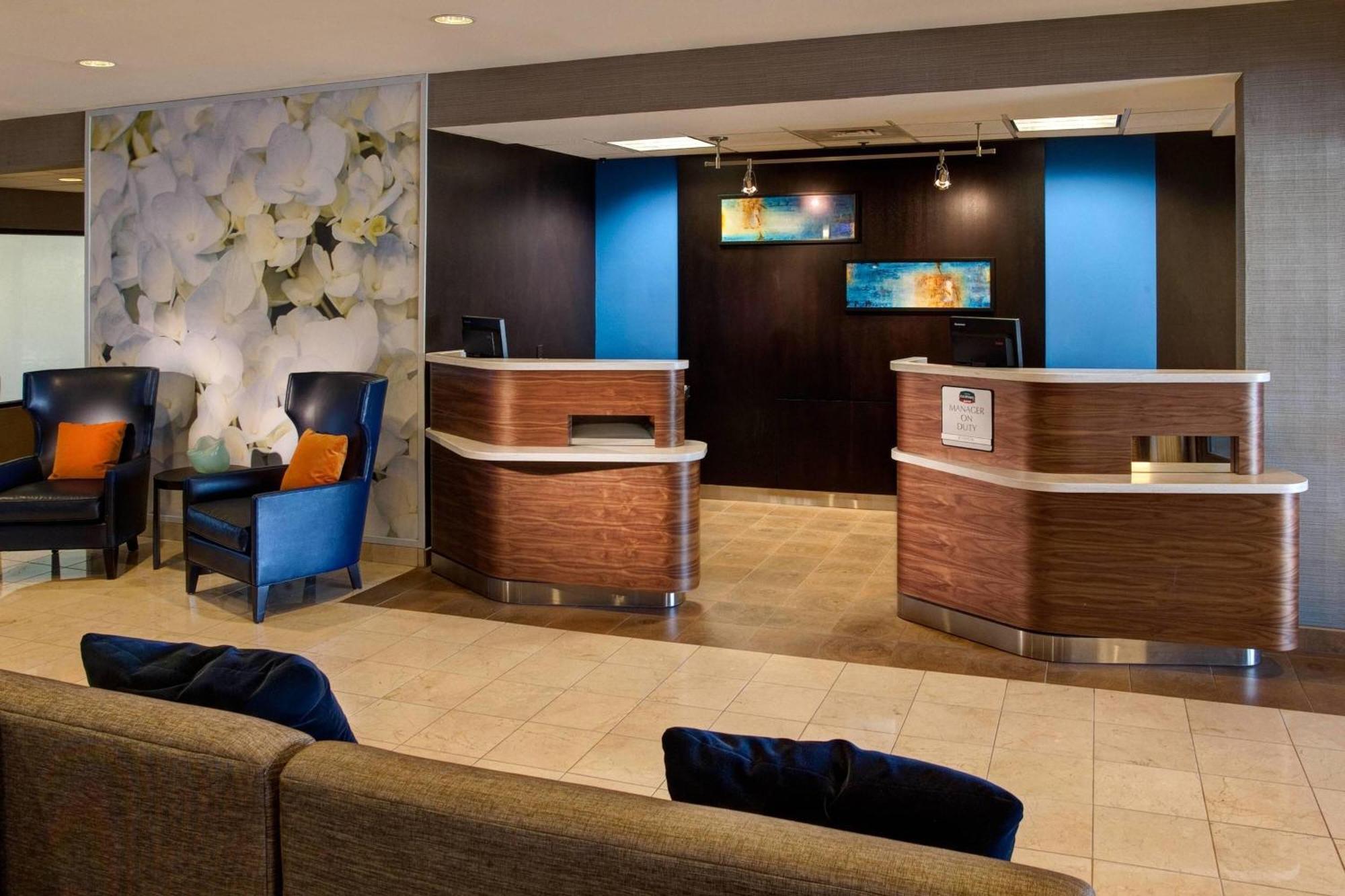 Courtyard By Marriott Kokomo Bagian luar foto