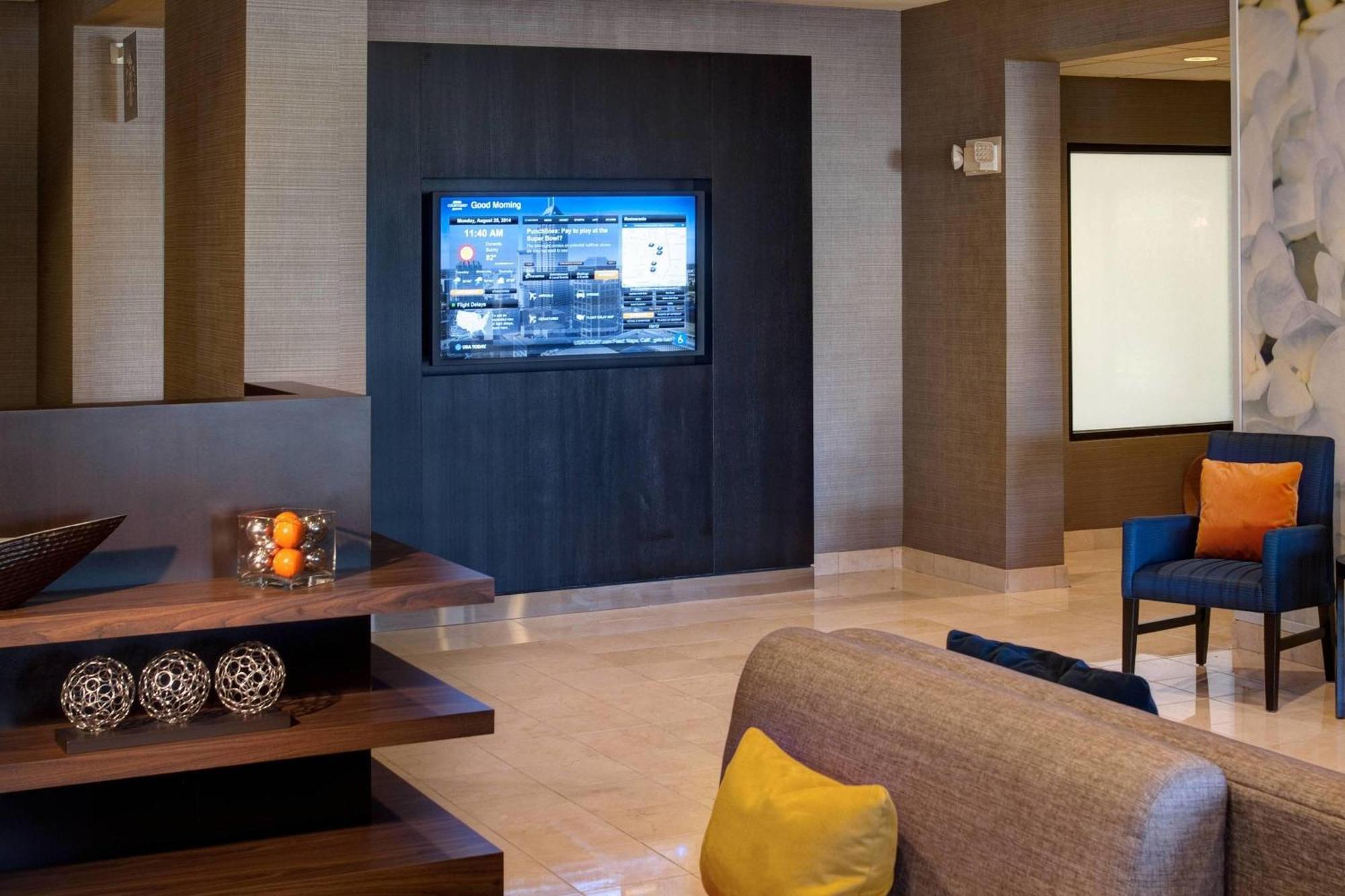 Courtyard By Marriott Kokomo Bagian luar foto