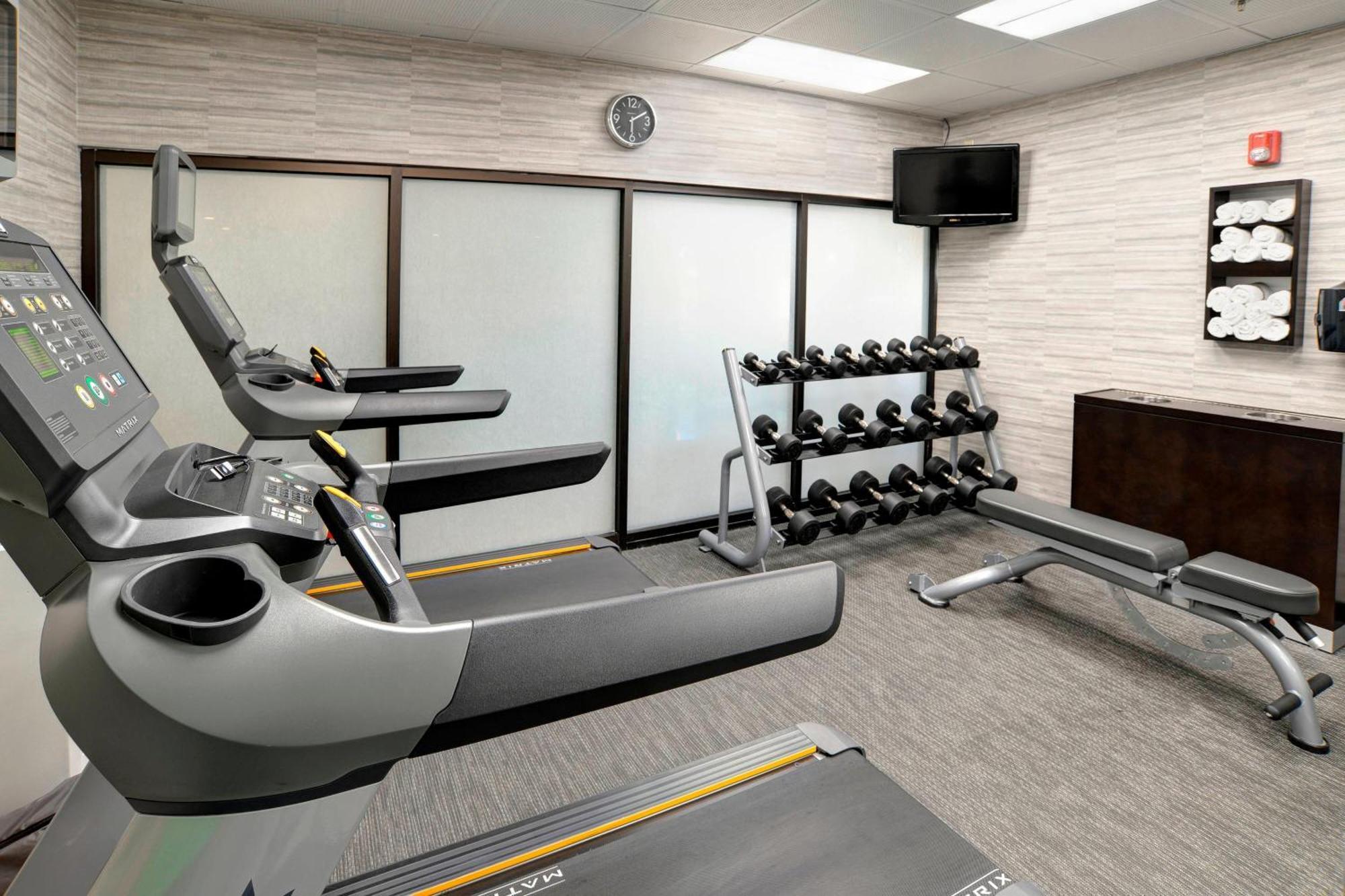 Courtyard By Marriott Kokomo Bagian luar foto