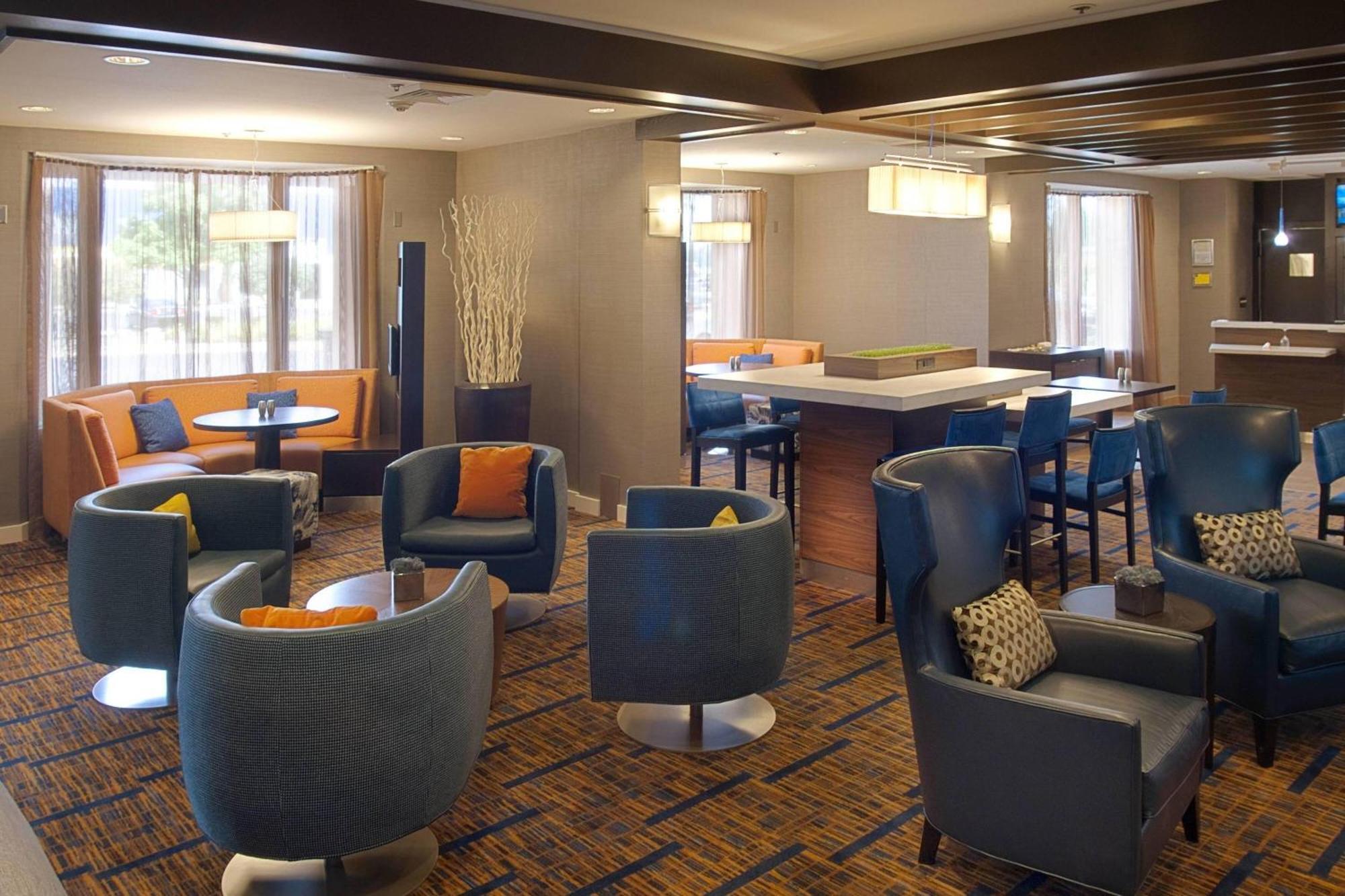 Courtyard By Marriott Kokomo Bagian luar foto