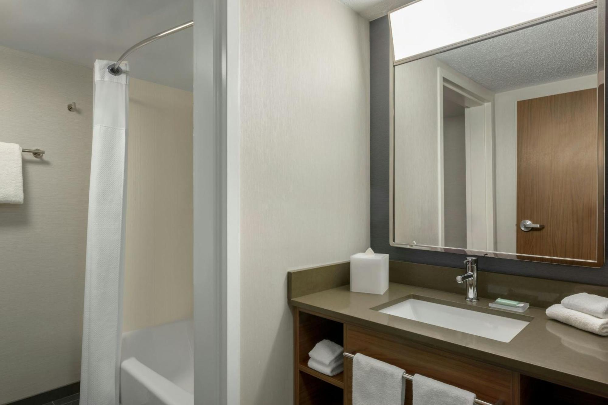 Courtyard By Marriott Kokomo Bagian luar foto