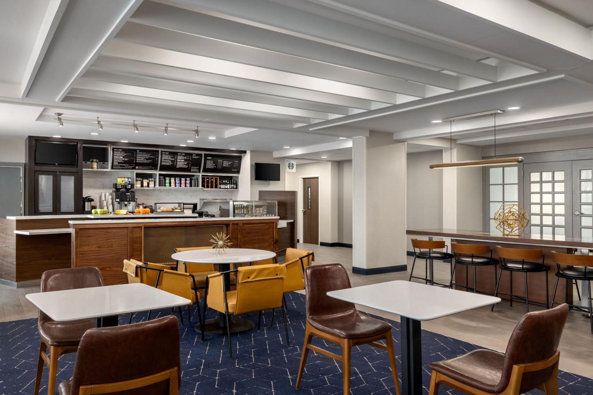 Courtyard By Marriott Kokomo Bagian luar foto