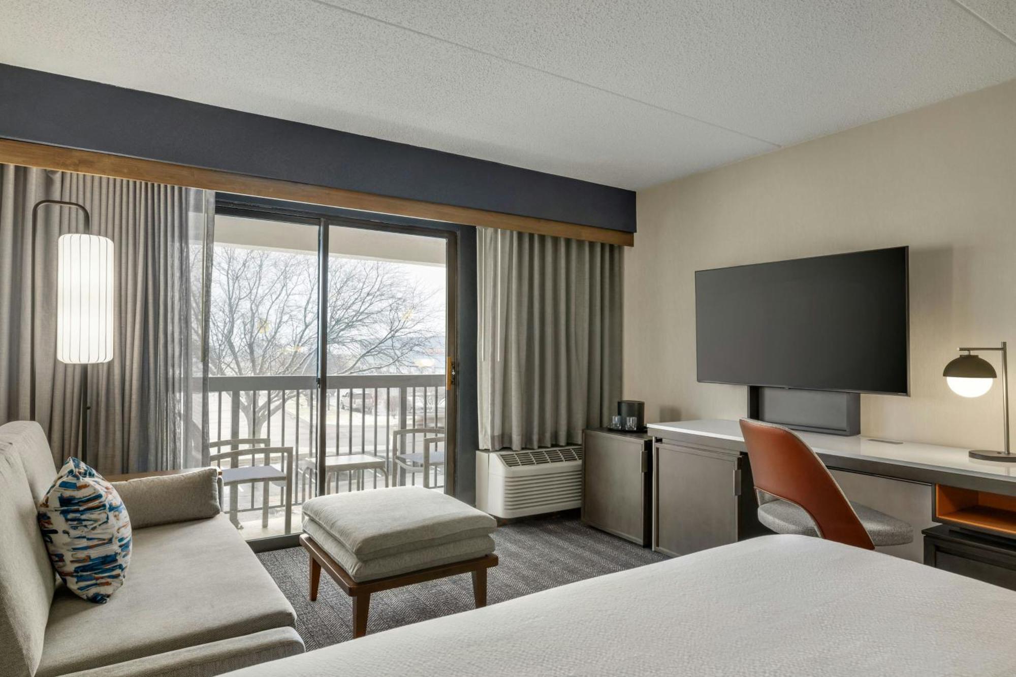Courtyard By Marriott Kokomo Bagian luar foto