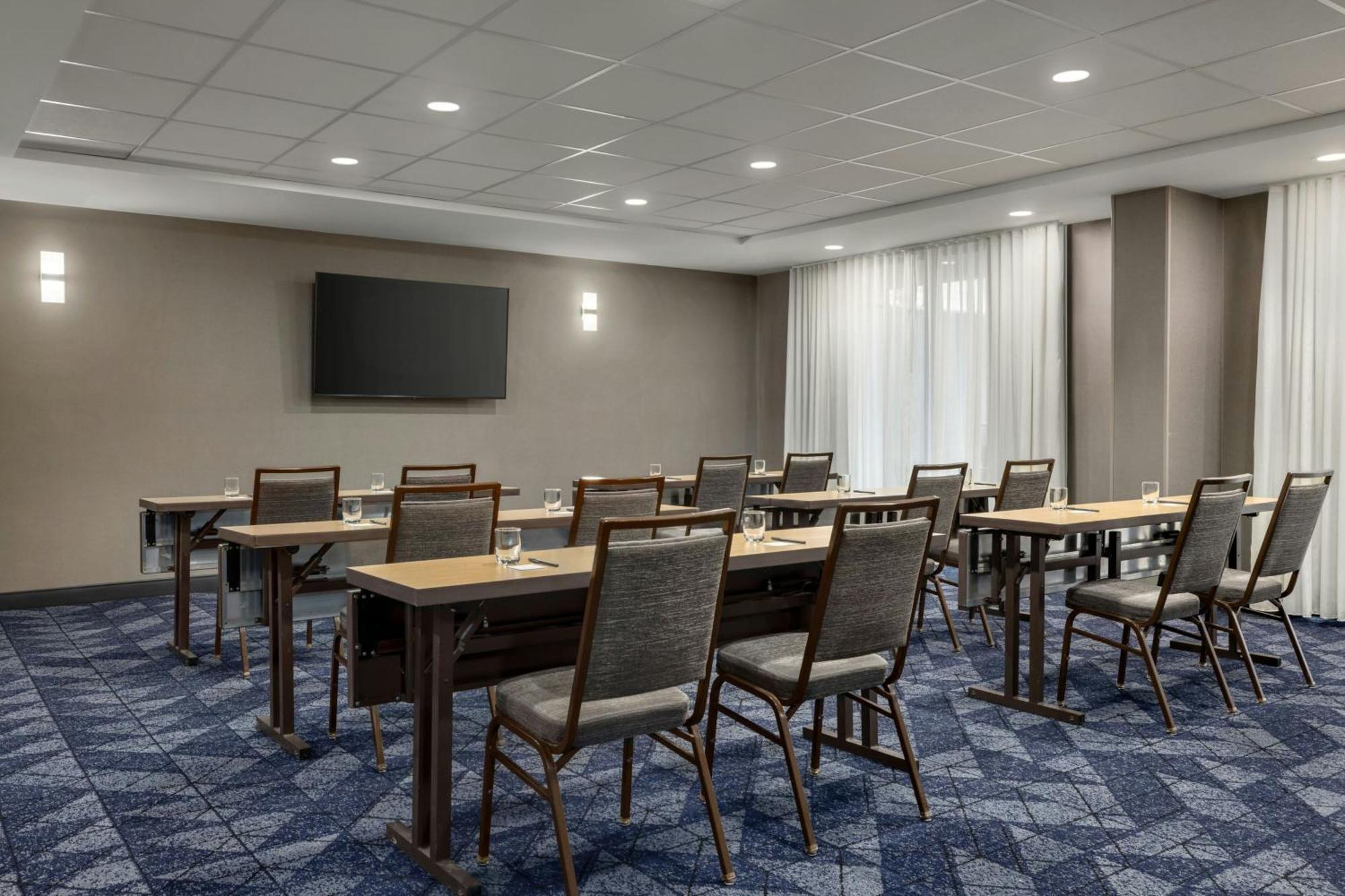 Courtyard By Marriott Kokomo Bagian luar foto