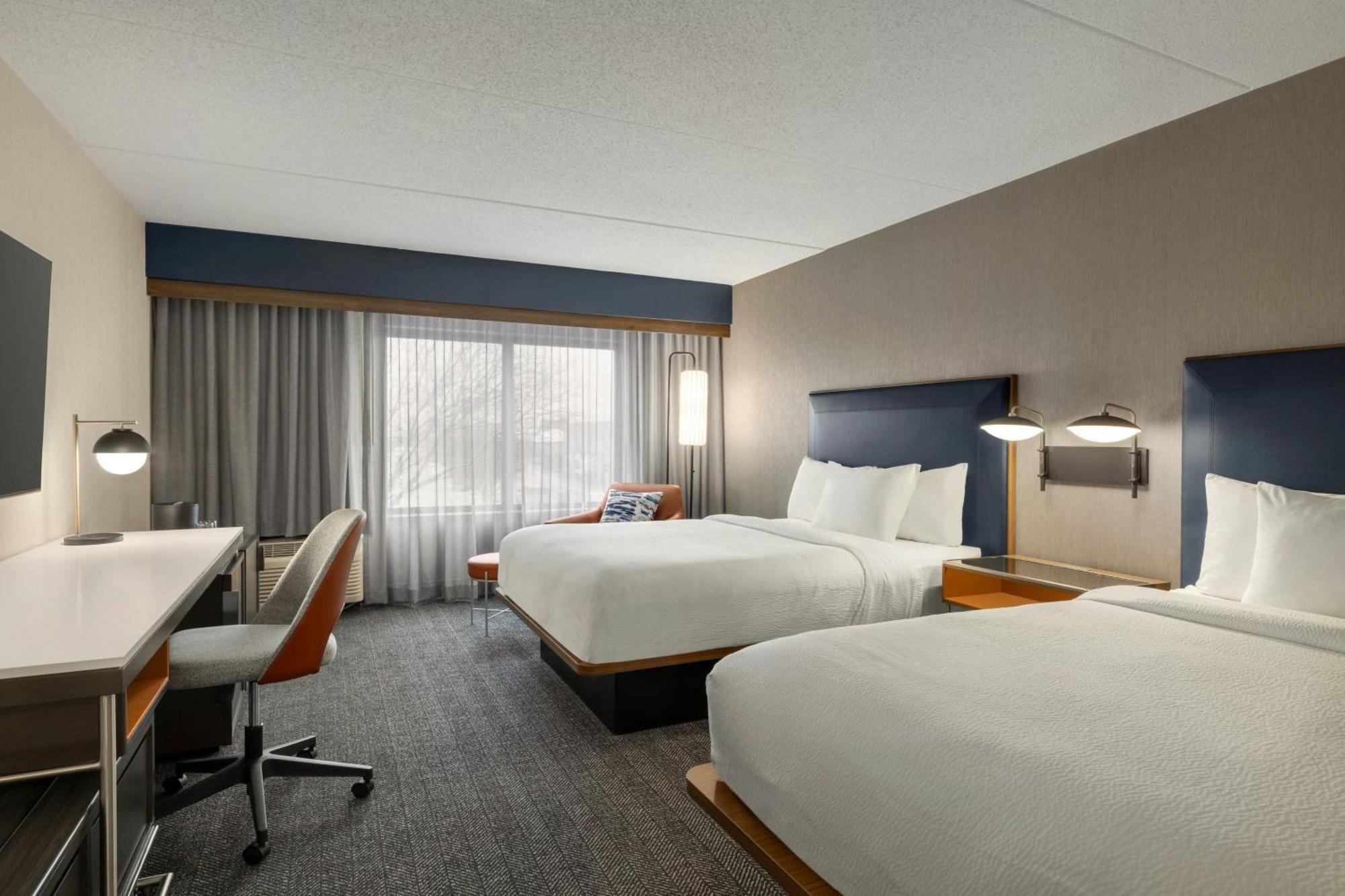 Courtyard By Marriott Kokomo Bagian luar foto