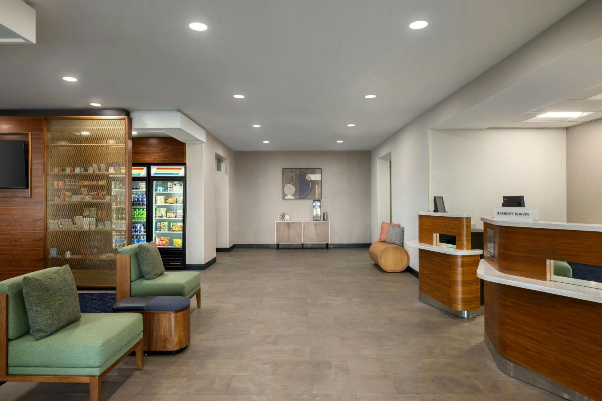 Courtyard By Marriott Kokomo Bagian luar foto
