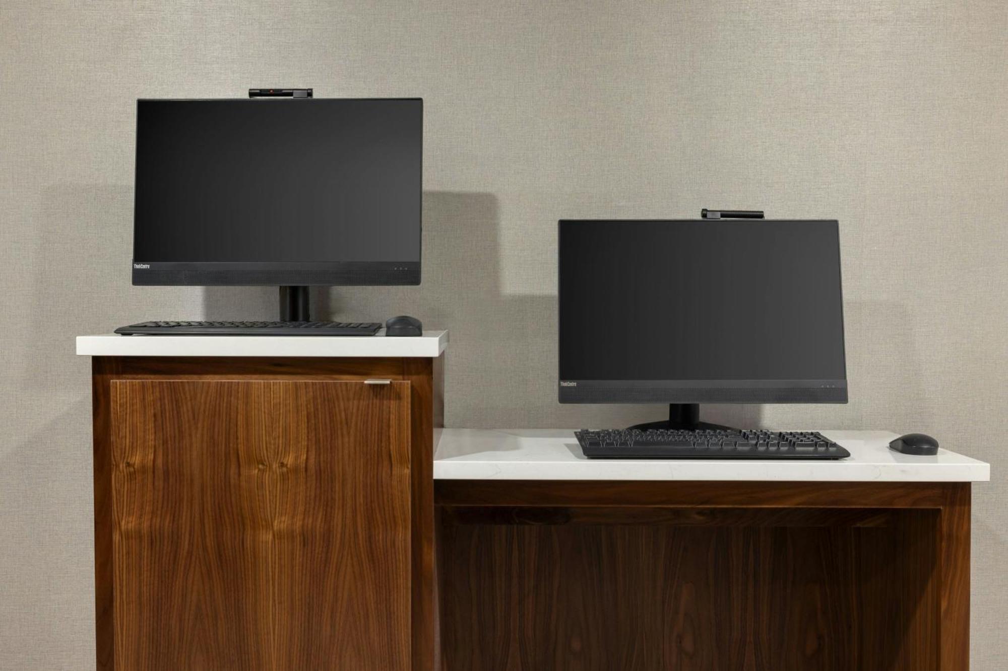 Courtyard By Marriott Kokomo Bagian luar foto